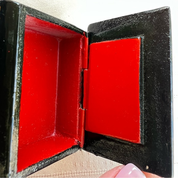 Vintage lacquered Russian PALEKH hand painted trinket box w/signature - Picture 7 of 7